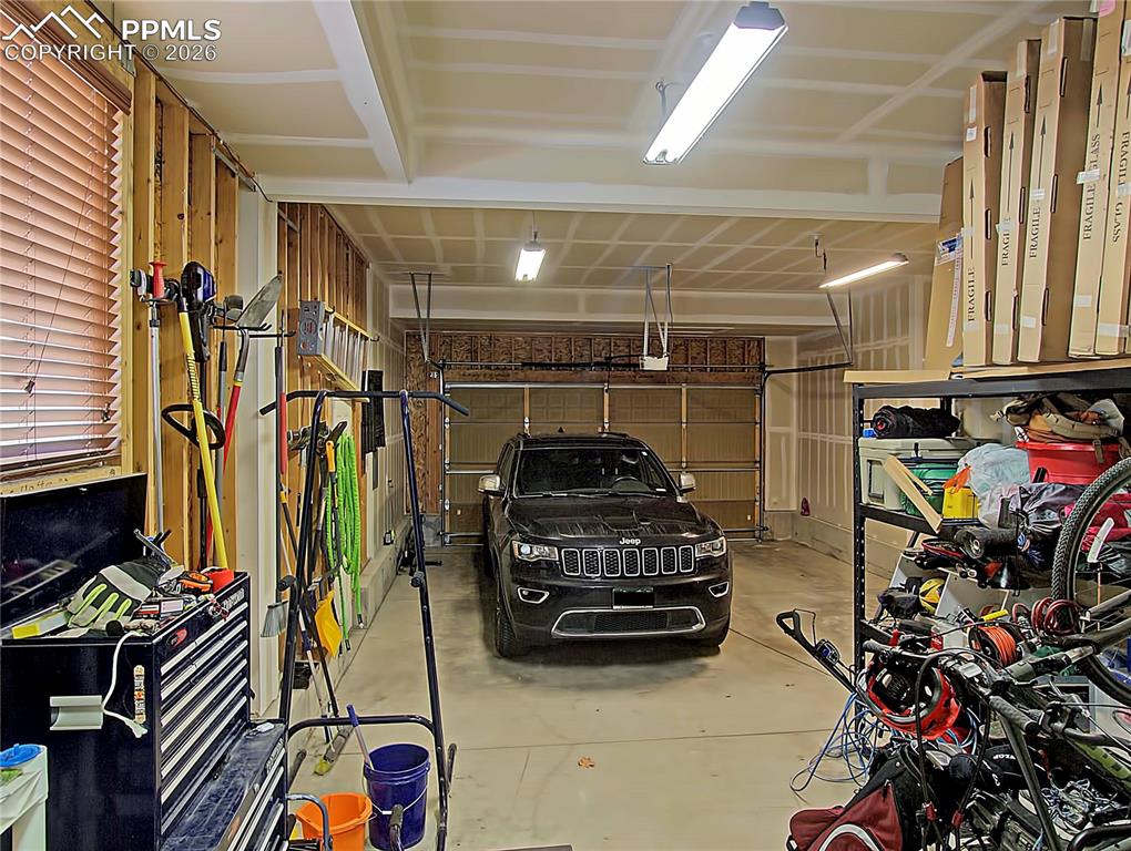 Image 18 of 43: Garage