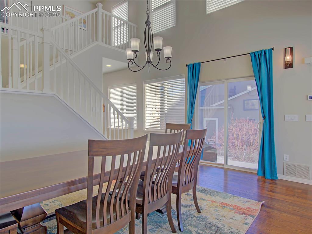 Image 20 of 43: Dining Area