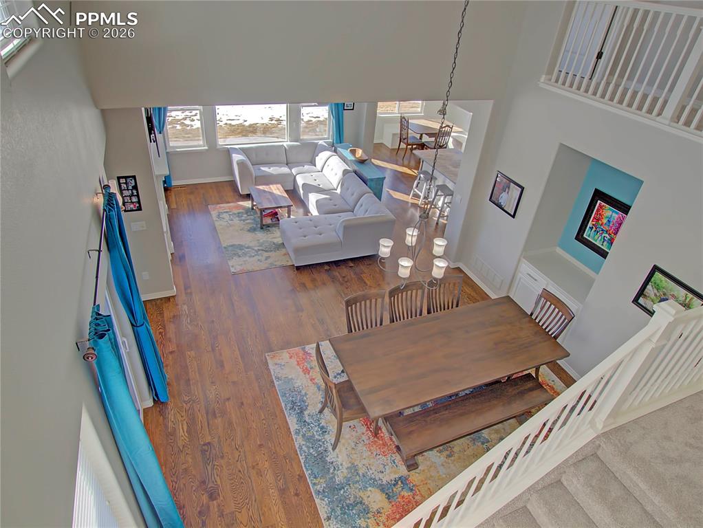 Image 23 of 43: Dining Area