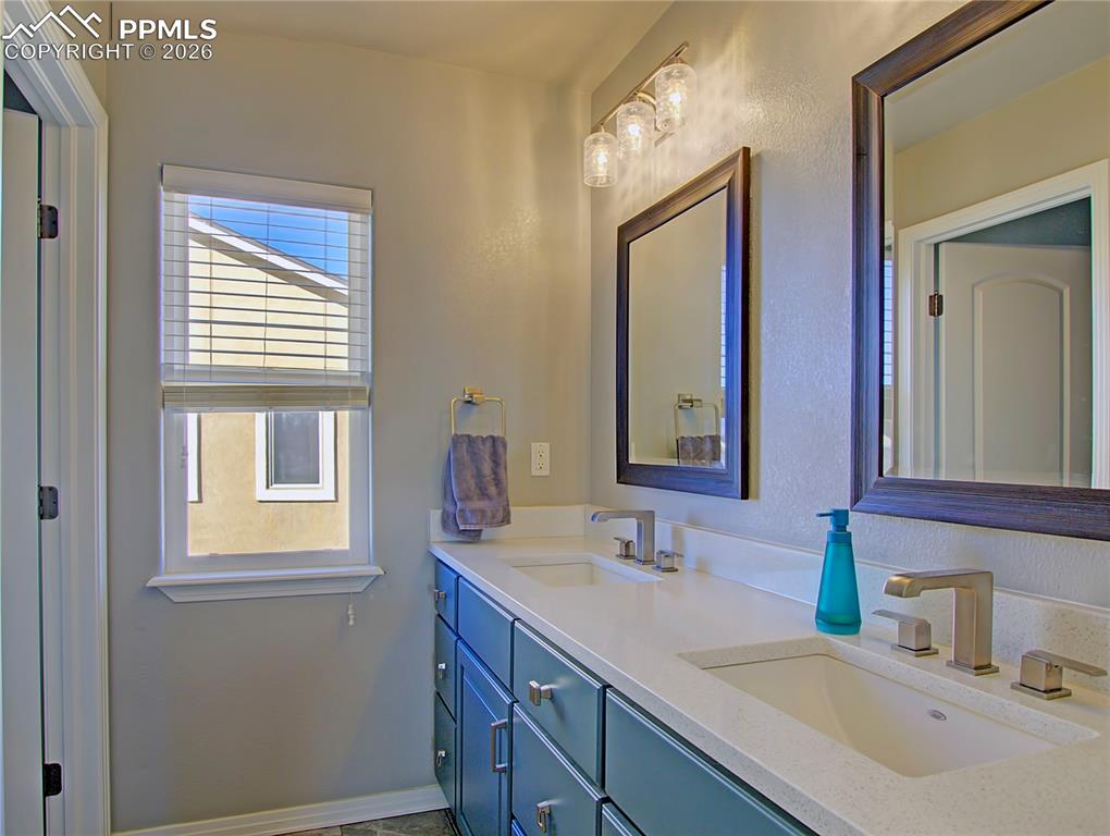 Image 27 of 43: Bathroom