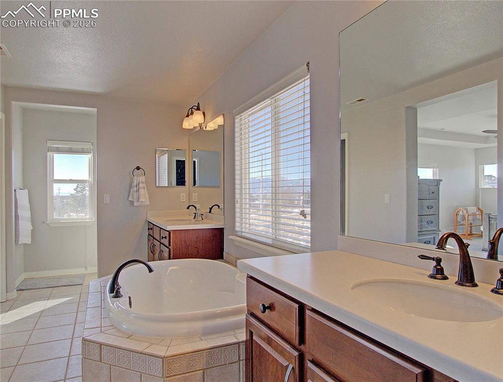 Image 32 of 43: Bathroom