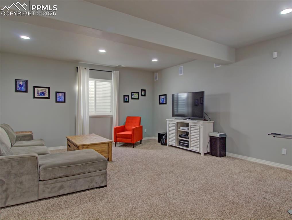 Image 34 of 43: Living Room