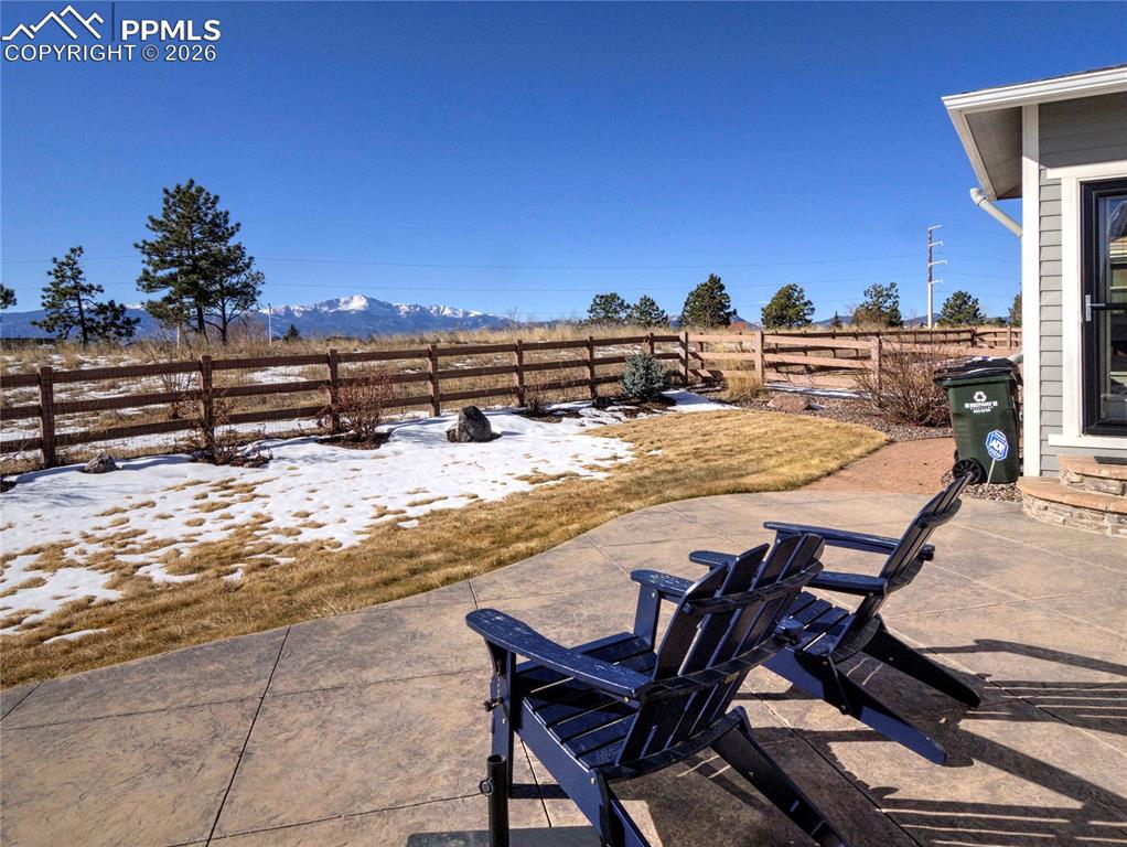 Image 41 of 43: Patio