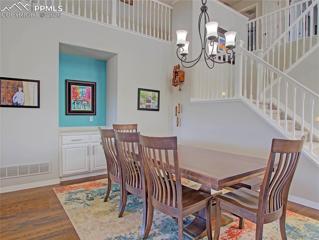 Image 7 of 43: Dining Area