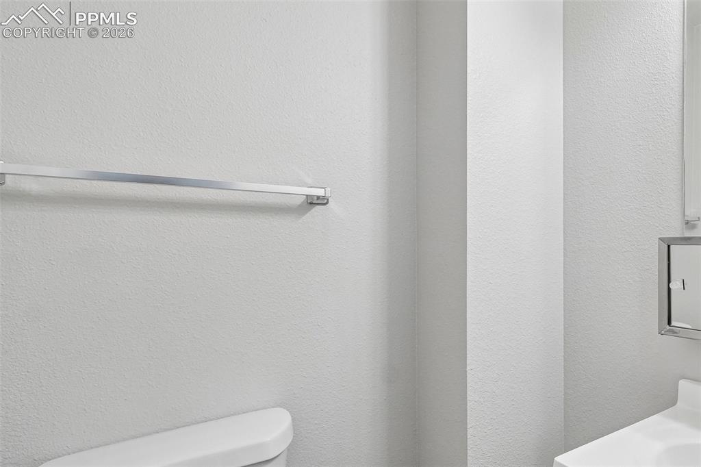 Image 22 of 36: Bathroom