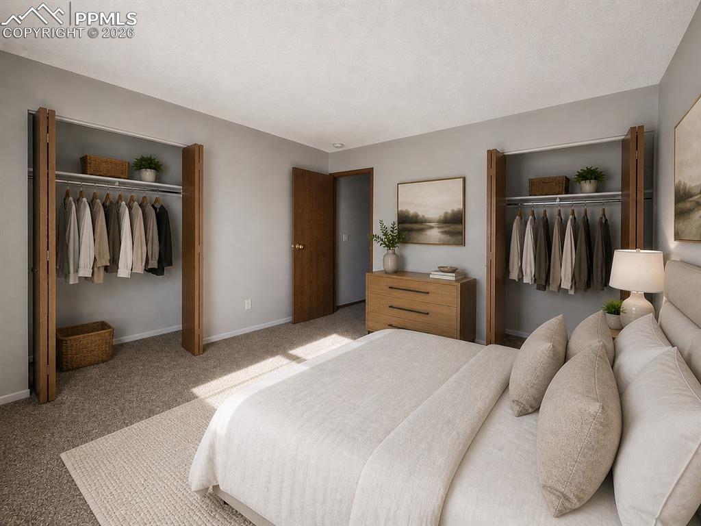 Image 9 of 10: Bedroom