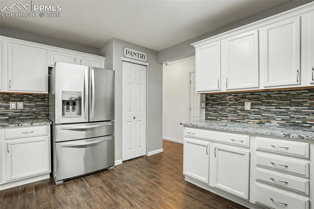 Image 11 of 32: Kitchen