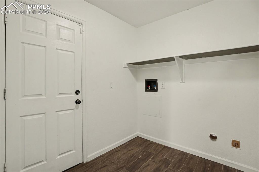 Image 13 of 32: Laundry