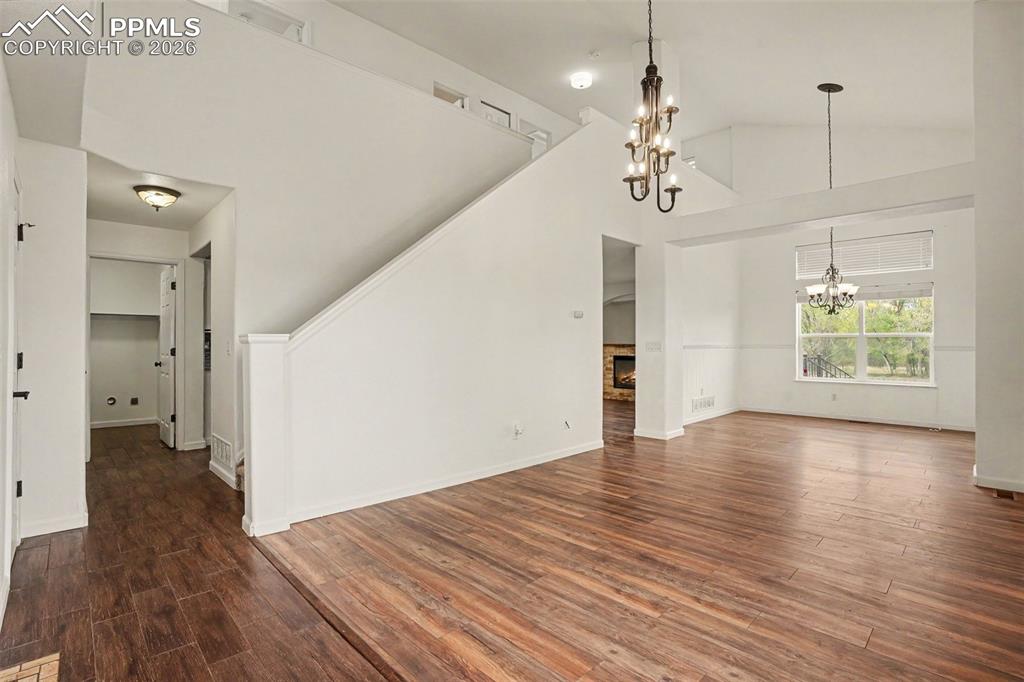 Image 3 of 32: Living Room