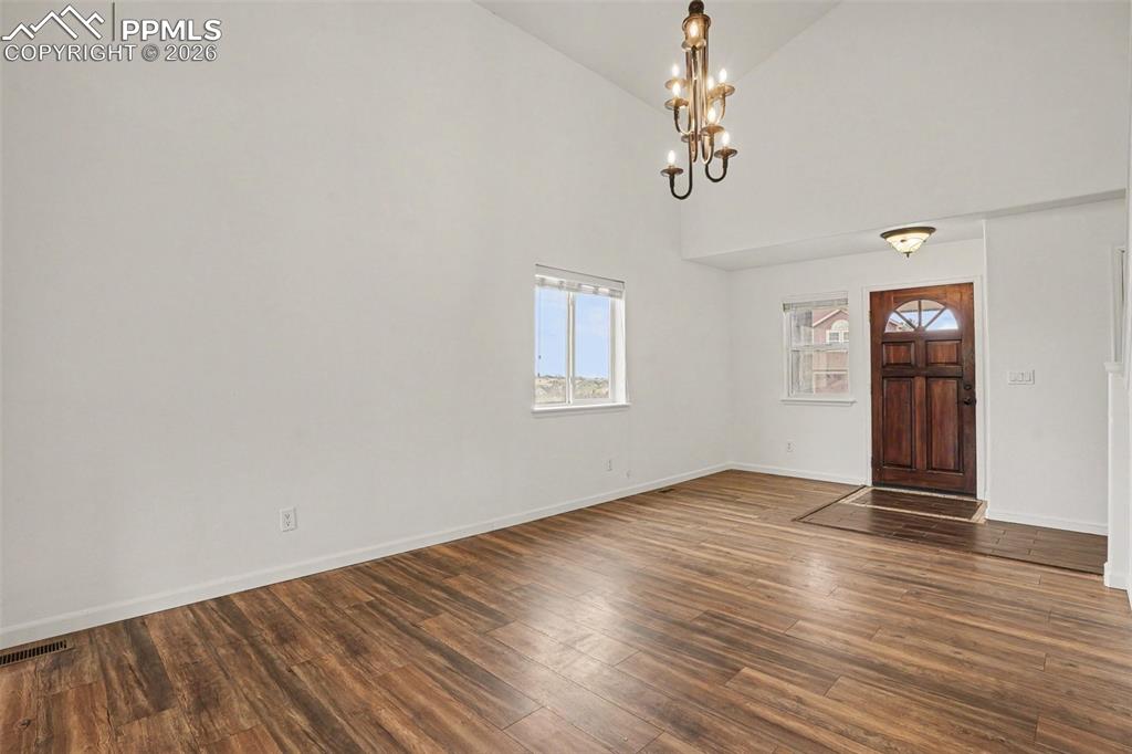 Image 4 of 32: Entry