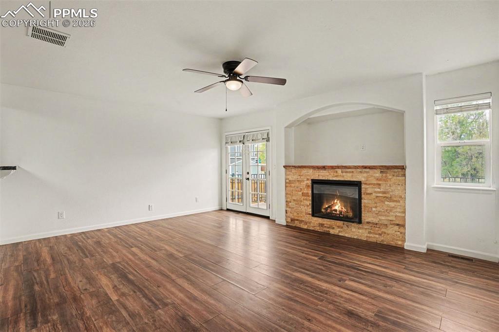 Image 8 of 32: Living Room