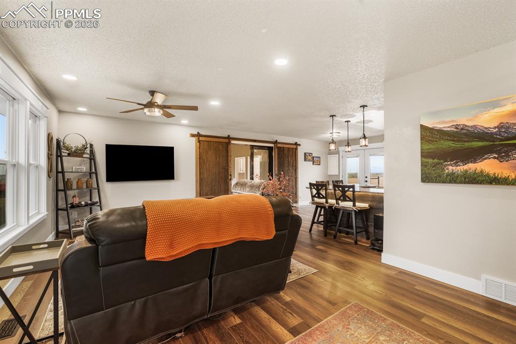 Image 9 of 50: Living Room