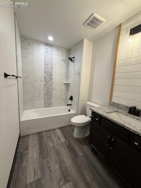 Image 19 of 26: Bathroom