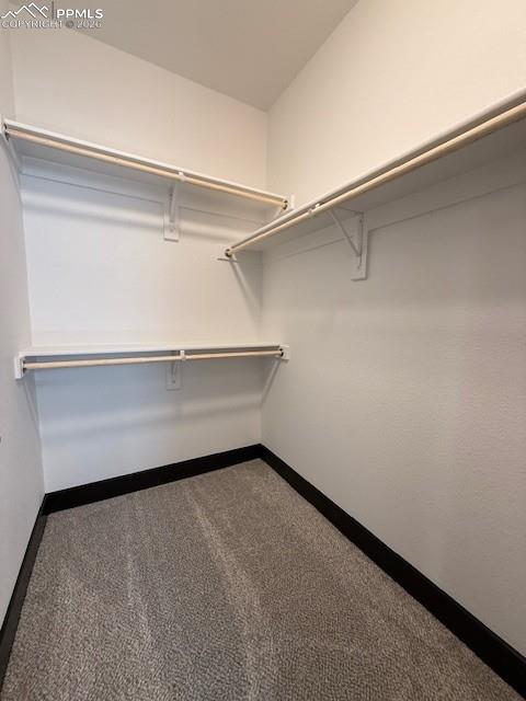 Image 21 of 26: Closet