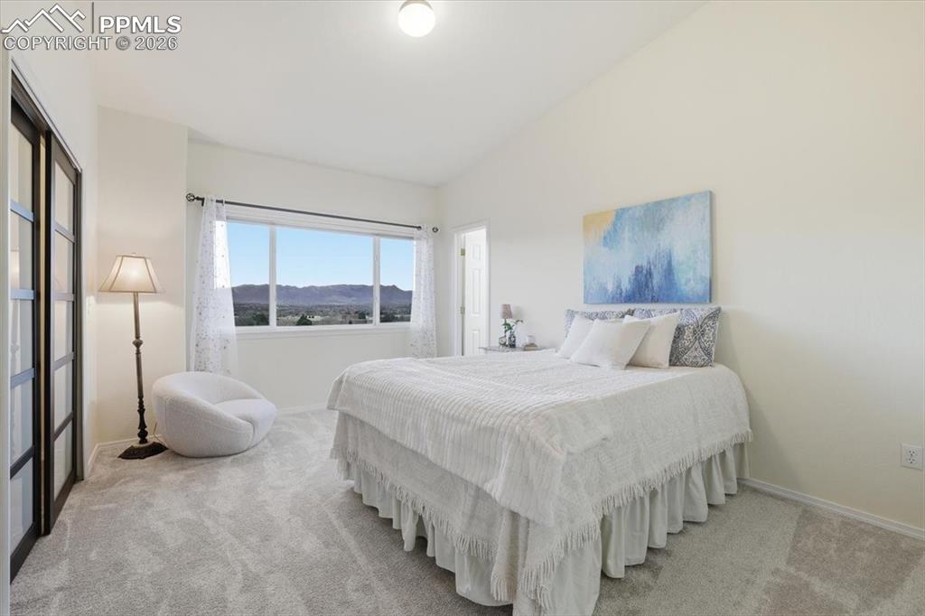 Image 14 of 32: Bedroom