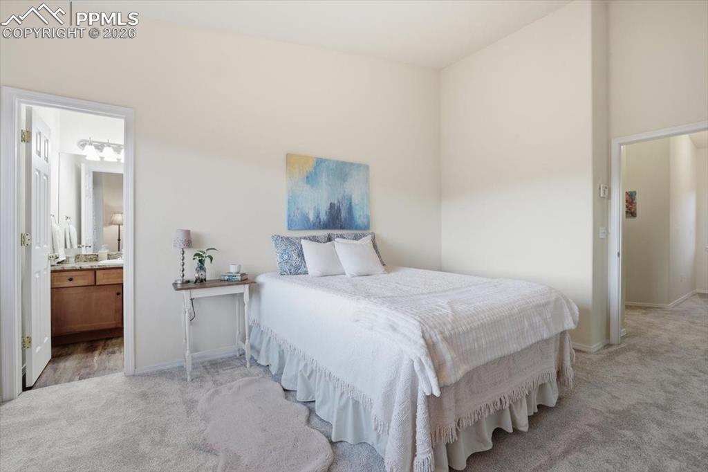 Image 15 of 32: Bedroom