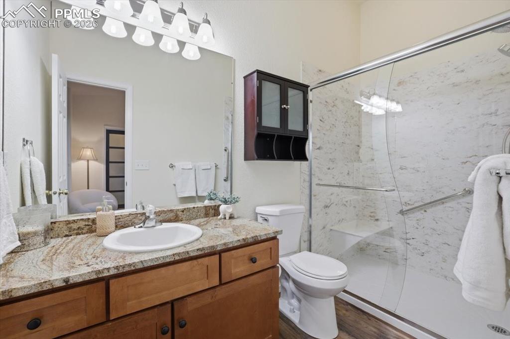 Image 16 of 32: Bathroom