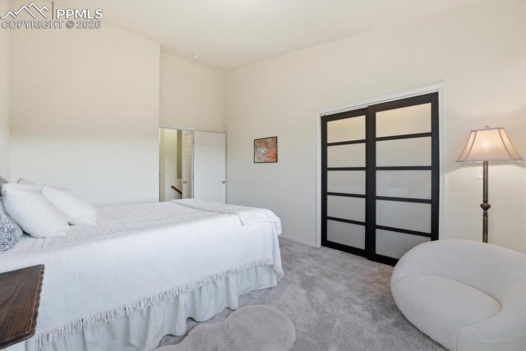 Image 17 of 32: Bedroom