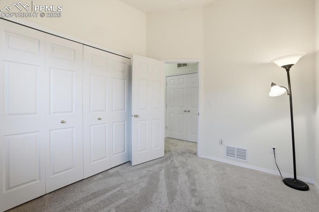 Image 19 of 32: Bedroom