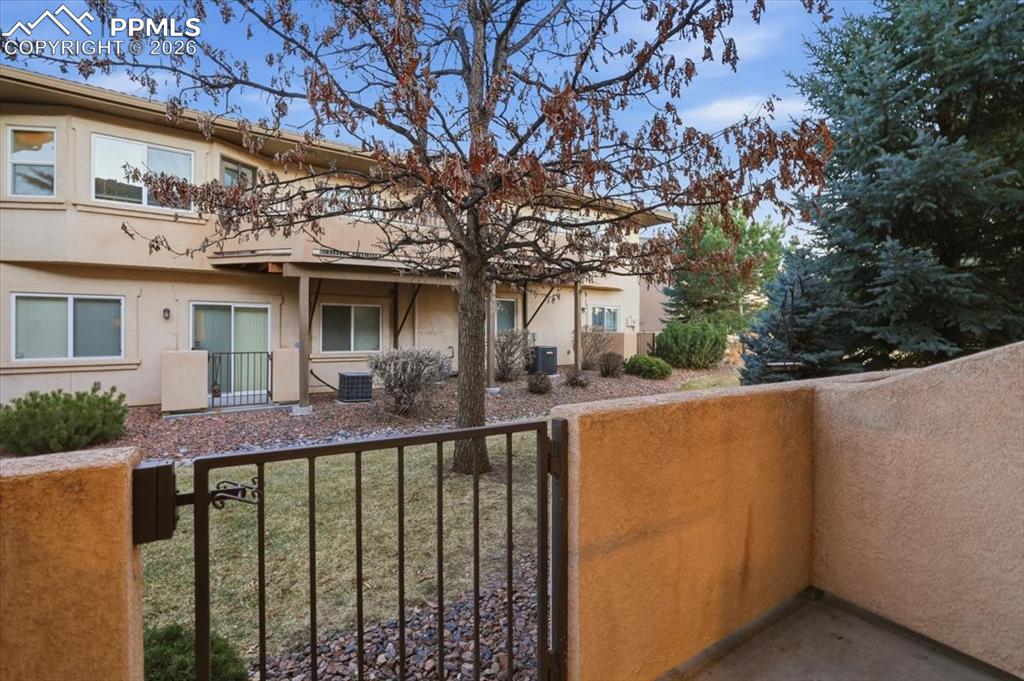 Image 27 of 32: Balcony