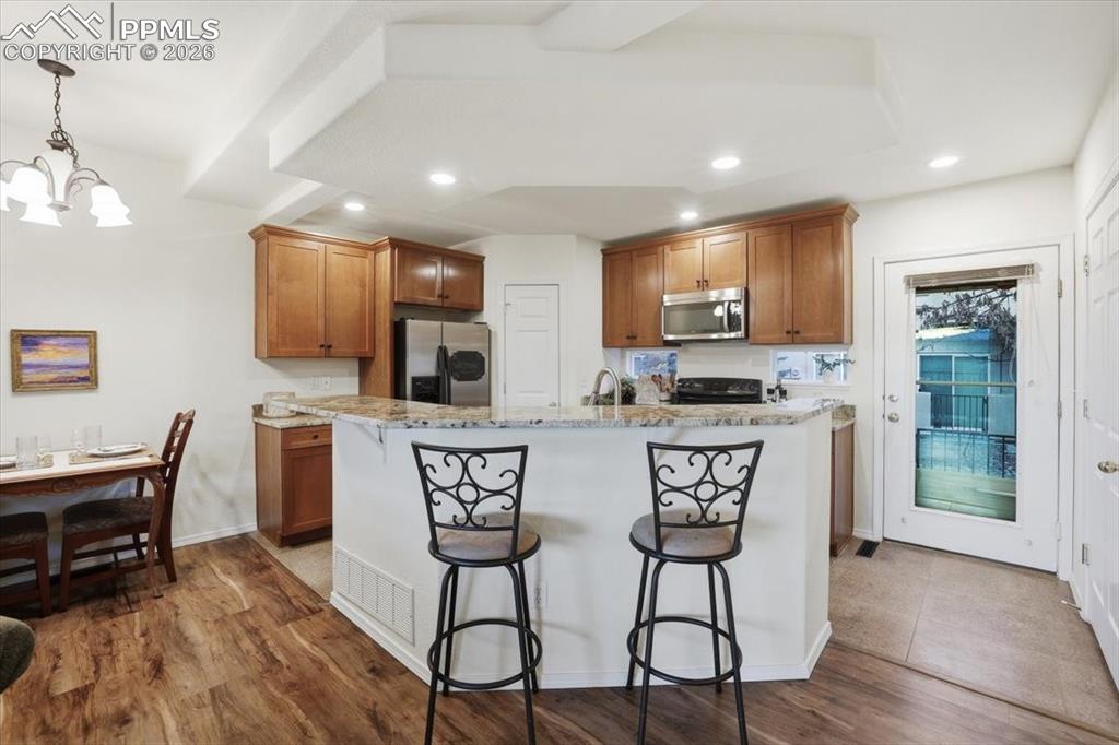 Image 6 of 32: Kitchen