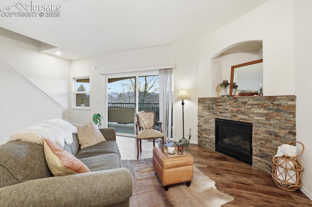 Image 7 of 32: Living Room