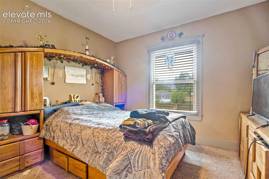 Image 14 of 37: Bedroom