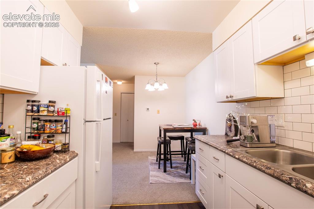 Image 12 of 22: Kitchen