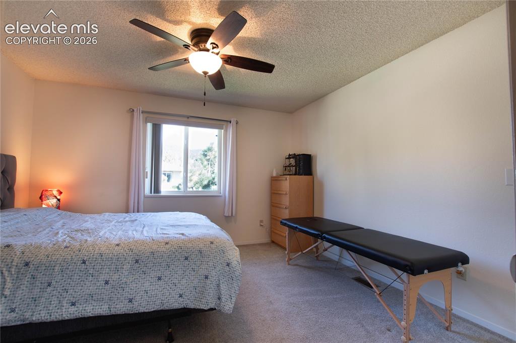 Image 18 of 22: Bedroom