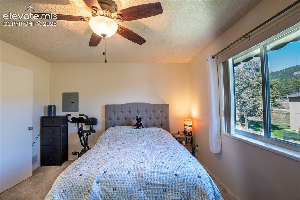 Image 20 of 22: Bedroom