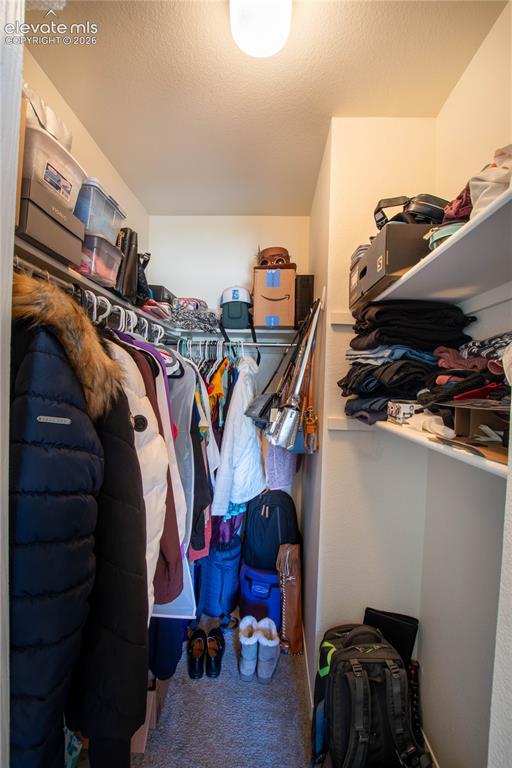 Image 22 of 22: Closet
