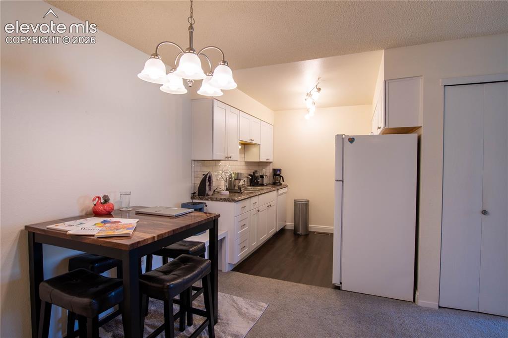 Image 7 of 22: Kitchen