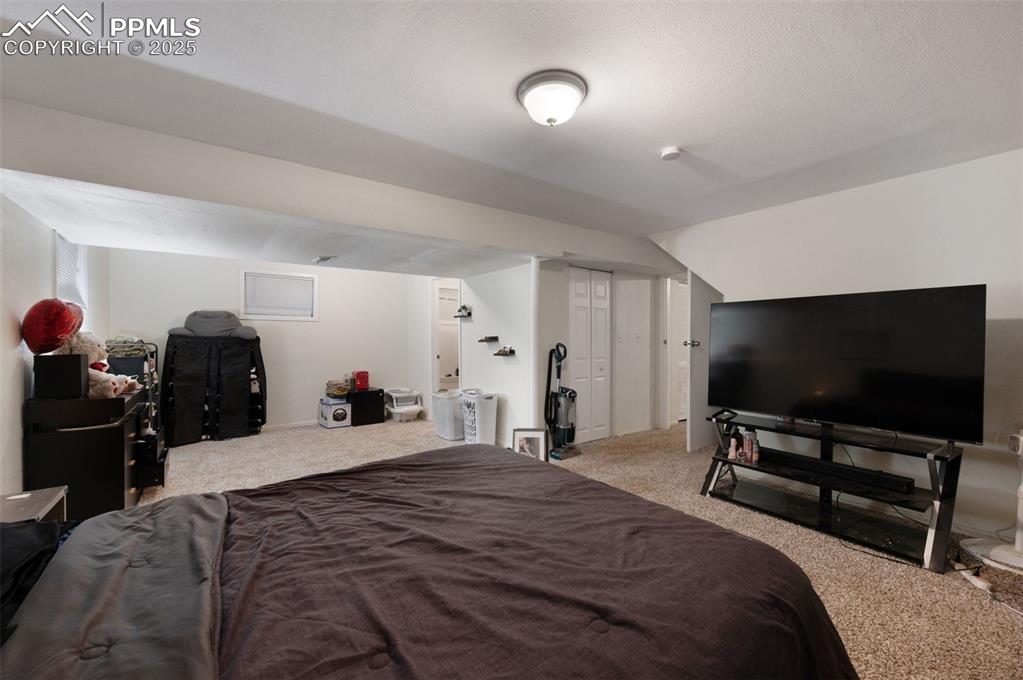 Image 11 of 20: Bedroom