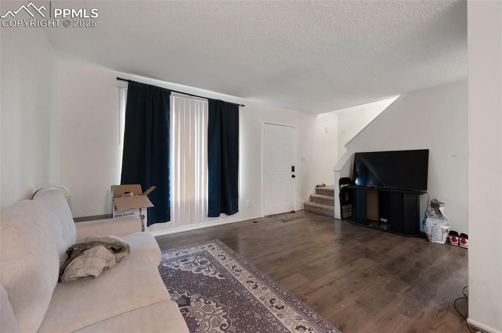 Image 6 of 20: Living Room