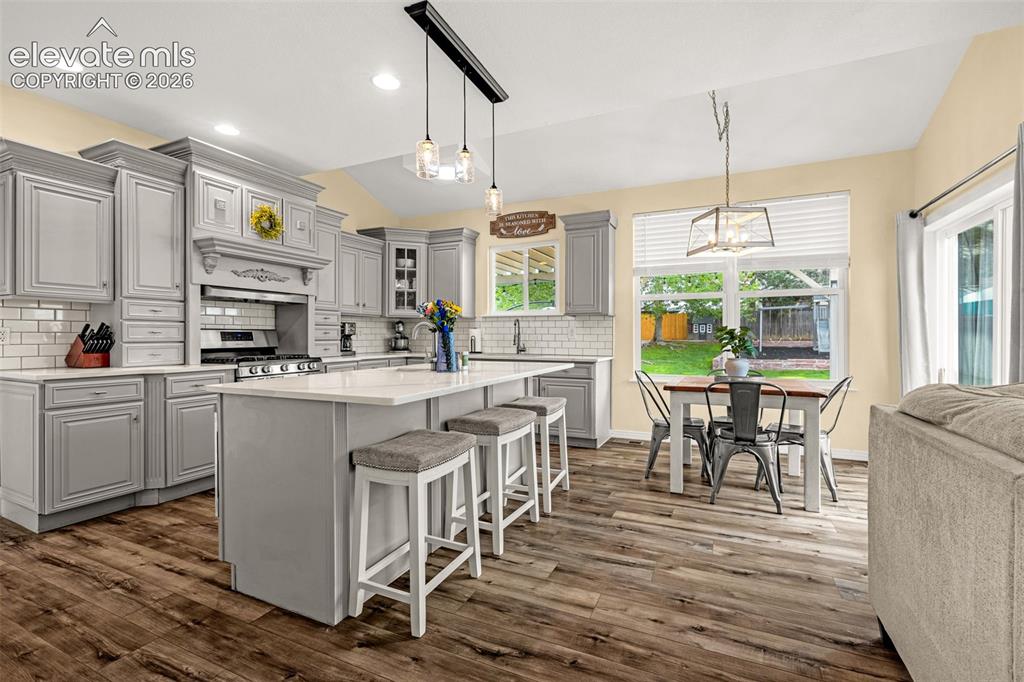 Image 12 of 50: Kitchen
