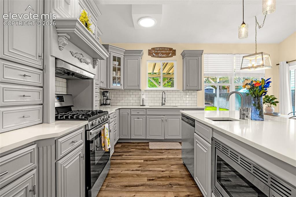 Image 14 of 50: Kitchen