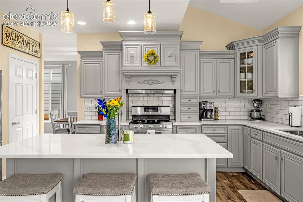 Image 15 of 50: Kitchen