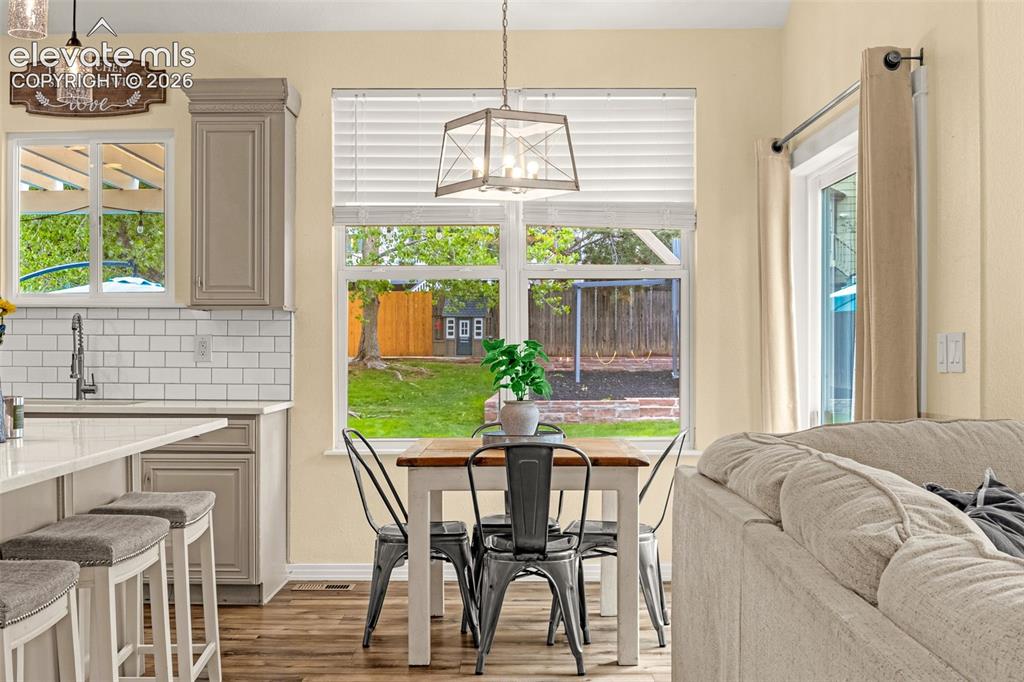 Image 18 of 50: Dining Area