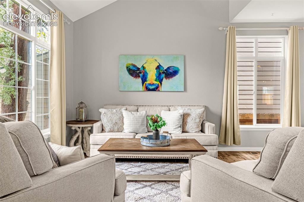 Image 8 of 50: Living Room