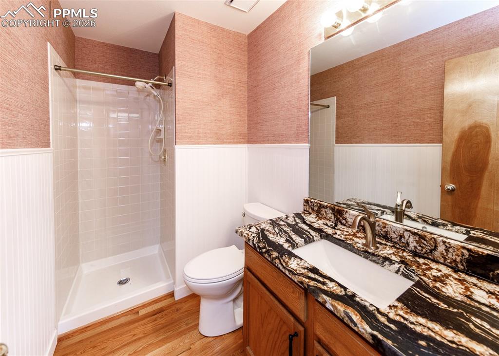 Image 27 of 41: Bathroom