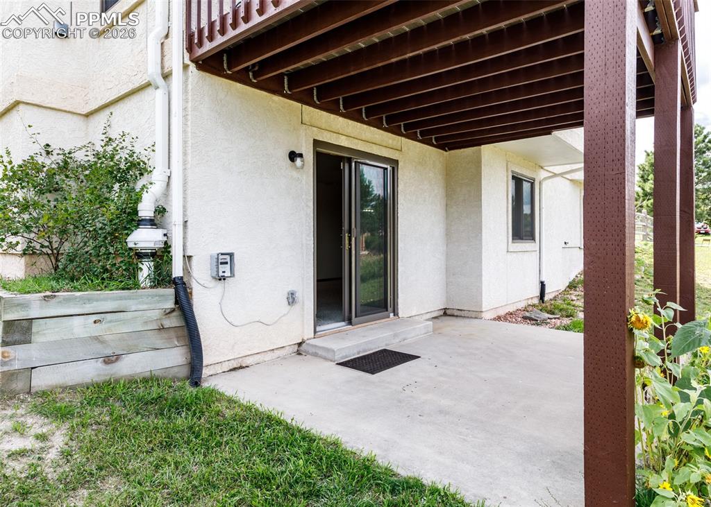 Image 33 of 41: Patio