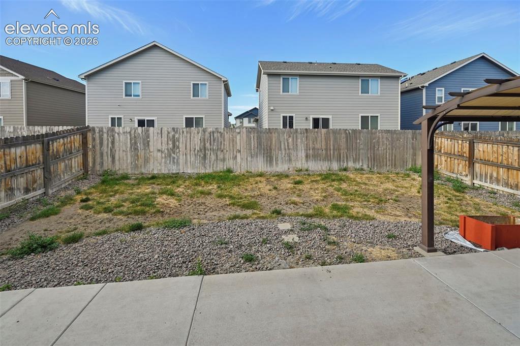 Image 16 of 17: Yard