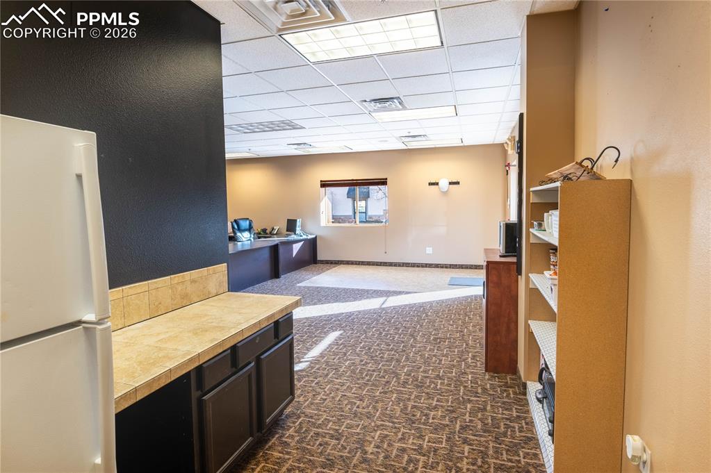 Image 13 of 24: Kitchen