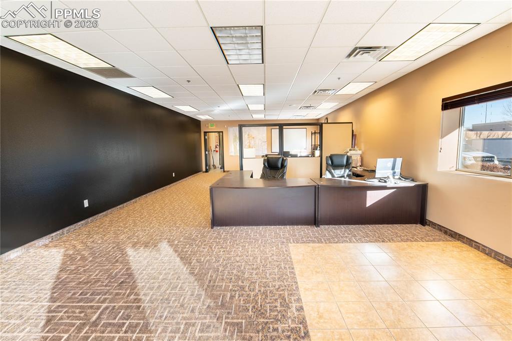 Image 16 of 24: Office