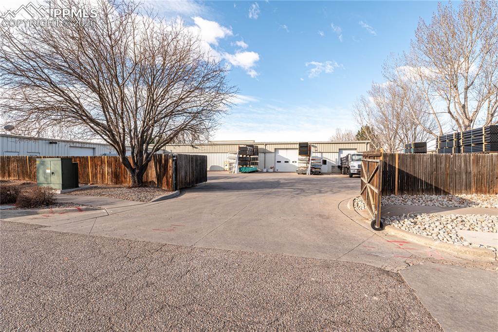 Image 5 of 24: Back of Structure