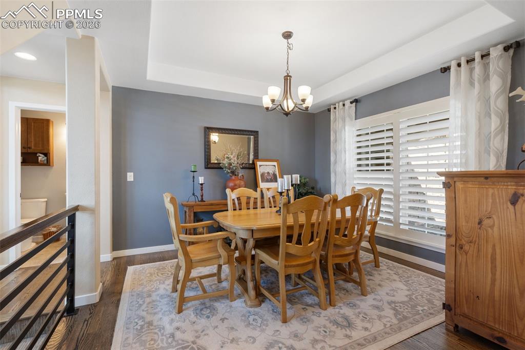 Image 15 of 50: Dining Area