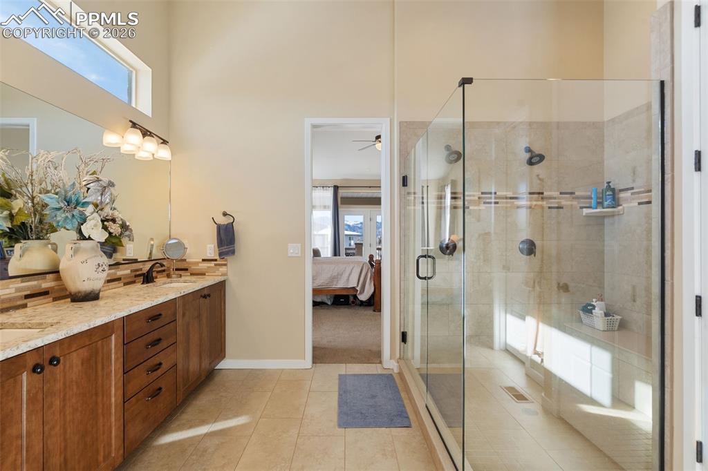 Image 21 of 50: Bathroom