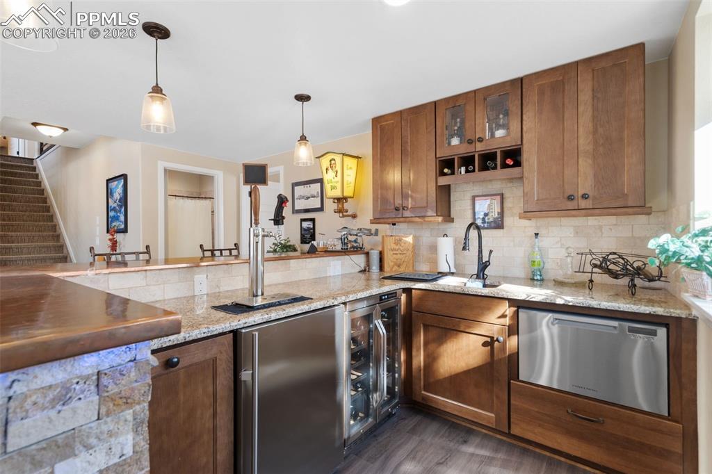 Image 25 of 50: Kitchen