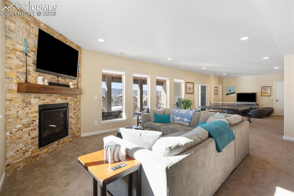 Image 27 of 50: Living Room