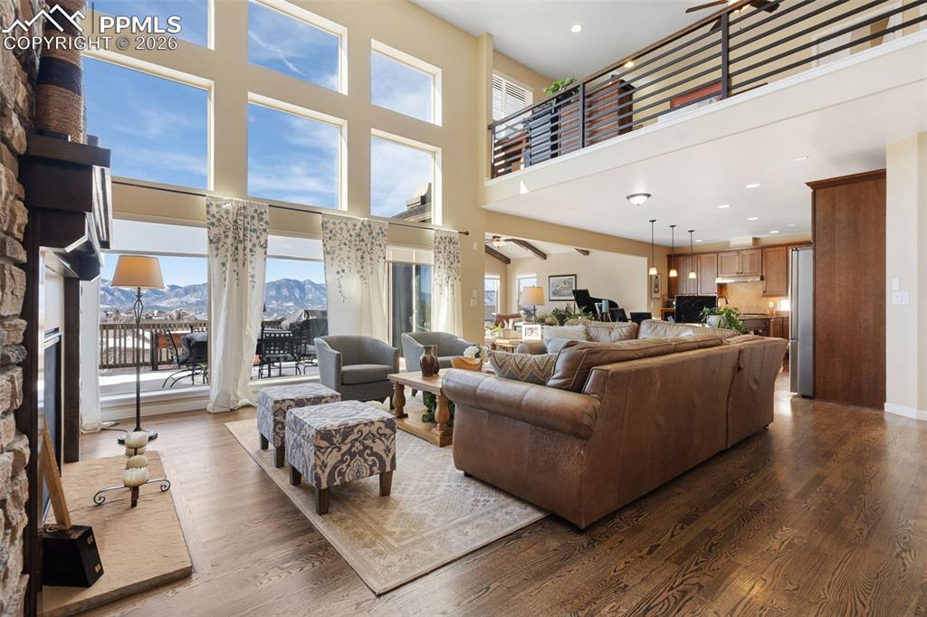 Image 3 of 50: Living Room